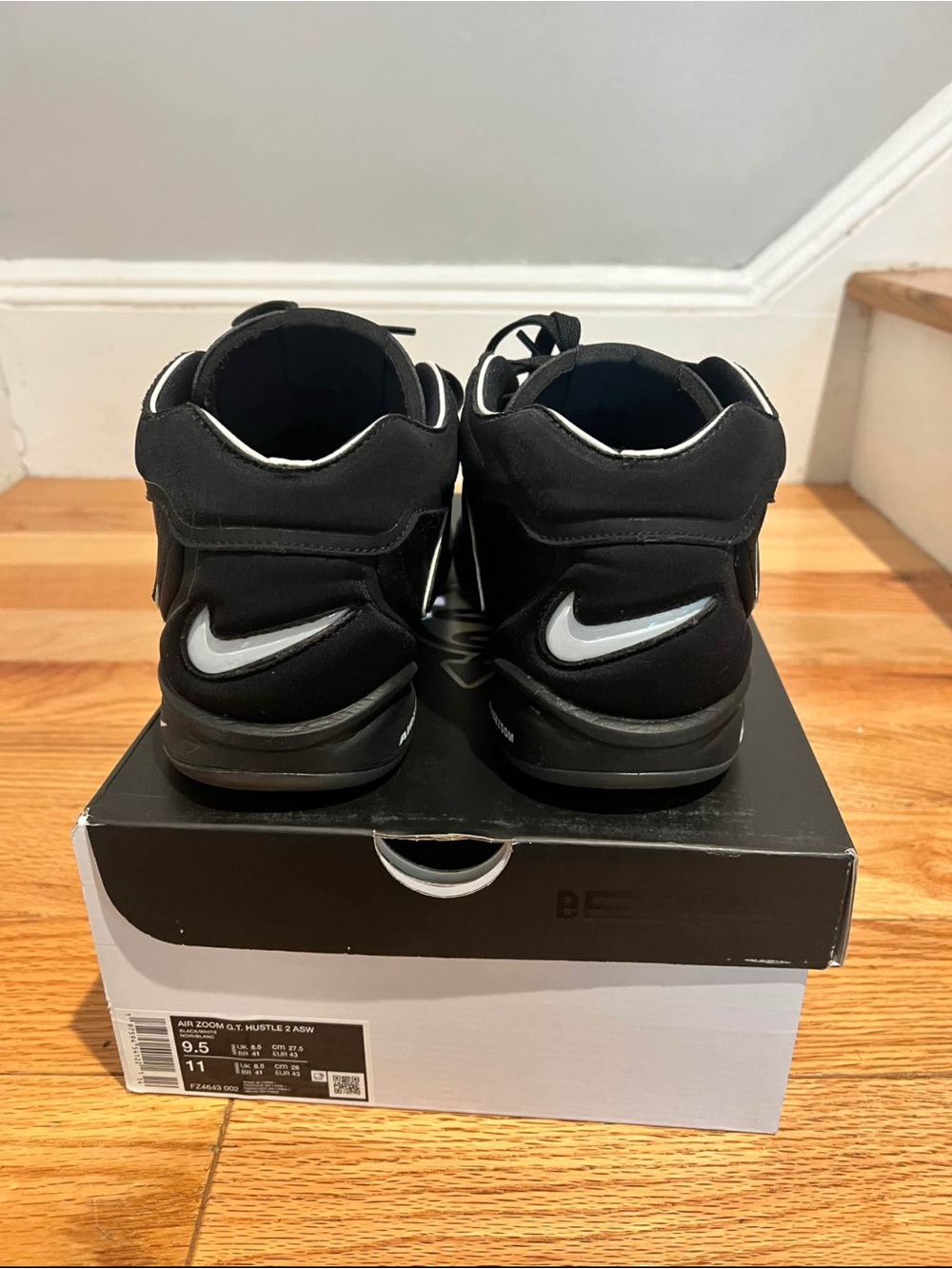 Nike Black/White Men's Air Basketball Sneakers - Picture 7 of 7